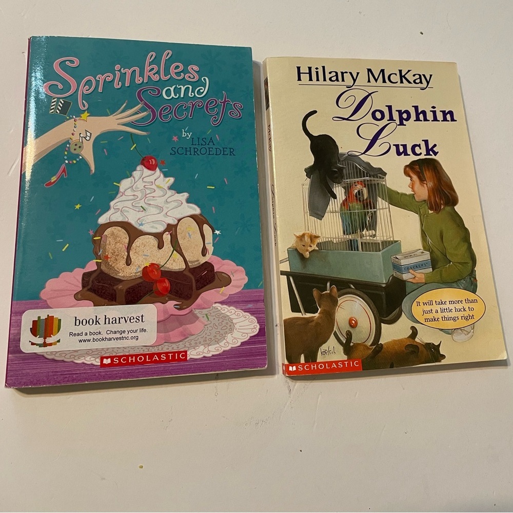 Scholastic Children’s Books- SPRINKLES AND SECRETS- Dolphin Luck-,Paperback